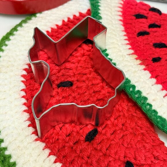 Retro Cookie jar Filled with retro kitchen utensils - Picture 15 of 17